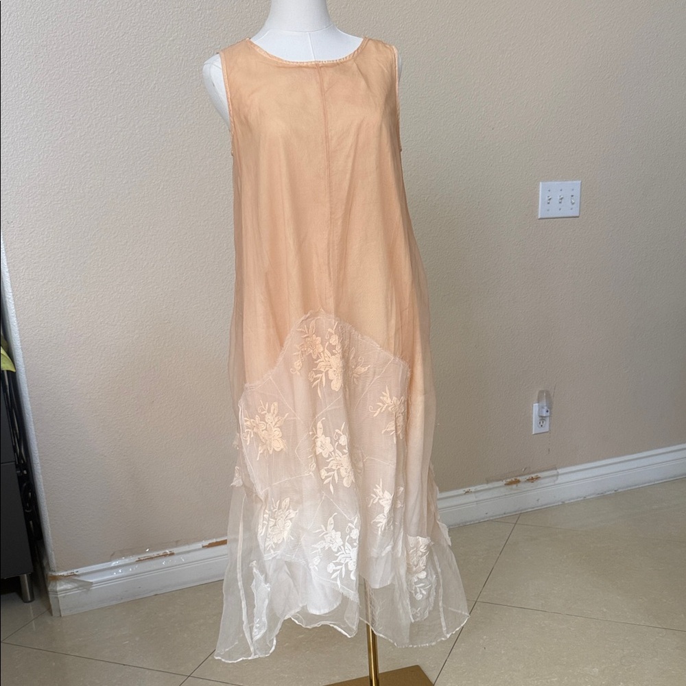 Chic Sleeveless Peach and White Midi Dress